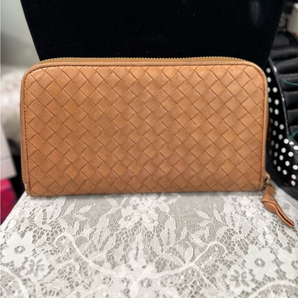 Bottega Veneta Leather zip around - Picture 2 of 9